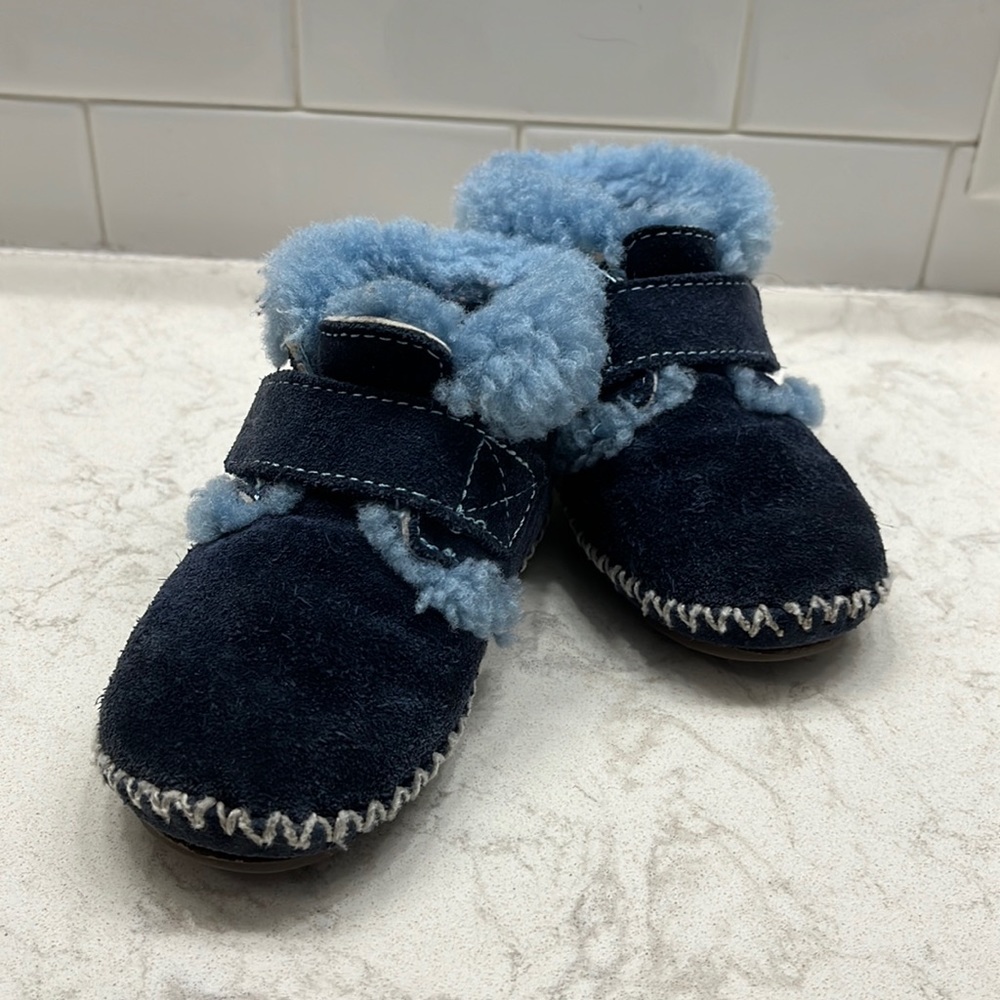L.L. Bean Wicked Good Shearling Toddler Slippers, Size 5/6 in Mariner Blue